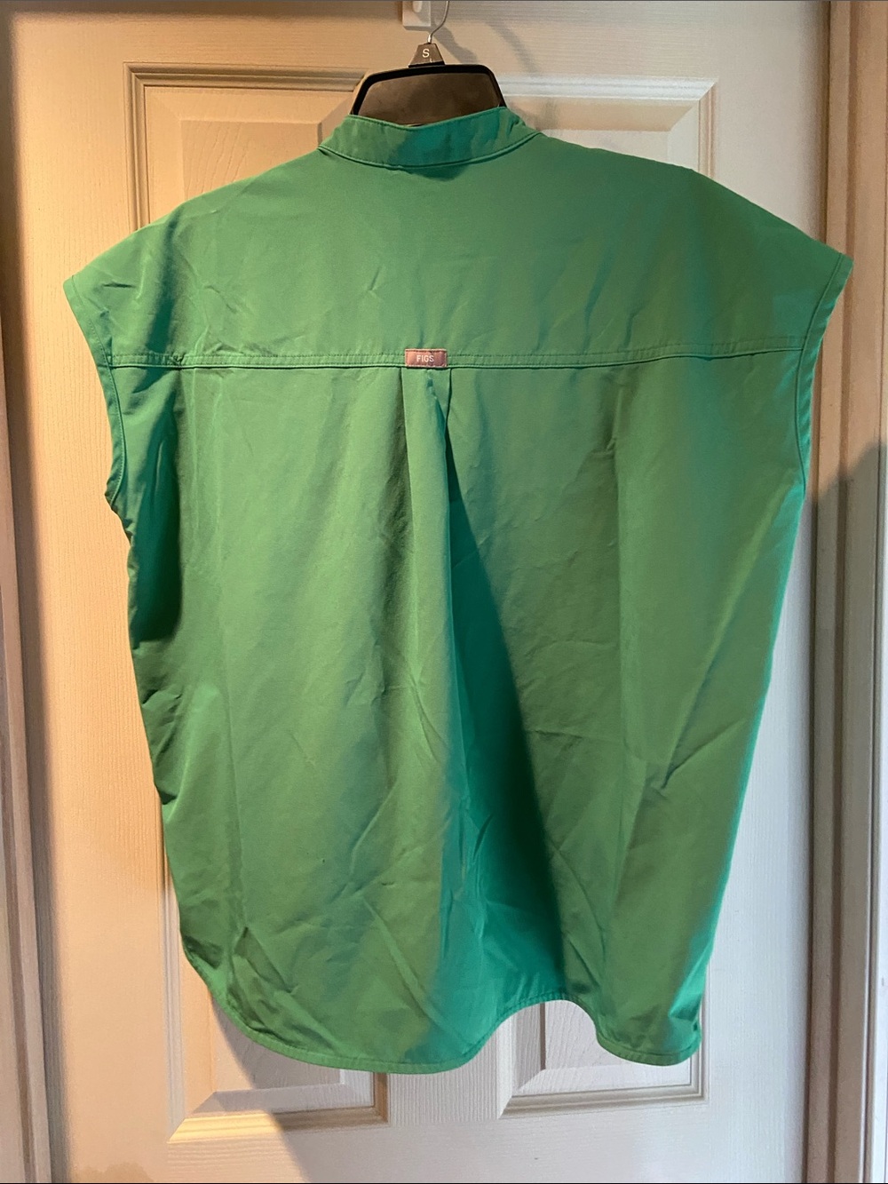 Figs Women's Scrub Set in Safety Green top small bottoms medium - Picture 5 of 12